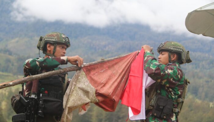 Bahagia Rakyat Bahagia TNI , Satgas Buaya Putih Berikan Bantuan Sembako dan Pakaian