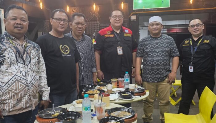 Petinggi Petinggi Feradi WPI Gelar Rapat di Kafe Labara Hotel OVAL Surabaya Jawa Timur