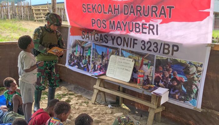 Keceriaan dan Semangat Anak-Anak di Sekolah Darurat Satgas Mobile Yonif 323 Buaya Putih