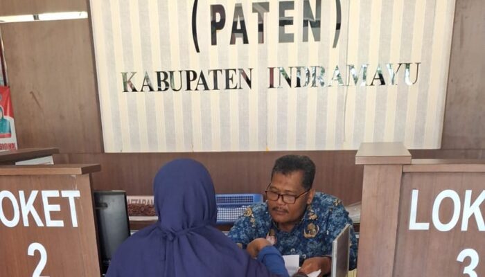 Klarifikasi Camat Sukra, Saripin Minta Rp. 100.000, dikarenakan Nyuruh Orang Ketiga untuk Ongkos ke Dukcapil bantu Tuminah Rubah KK