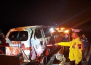 Konsleting dari dalam mesin, sebuah minibus terbakar di Tol Ungaran.