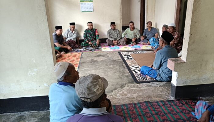 Rencana Pumbuatan Bak Air dan Pasang Pipa Air Bersih, Babinsa Jurit Baru Koramil 1615-05/Masbagik Melaksanakan Musyawarah Bersama Masyarakat.