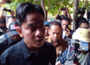 Wapres RI Terpilih Gibran Rakabuming Raka Kunjungan Kerja, Uji Coba Membagikan Makan Gratis Di SD Negeri 4 Kota Tanggerang