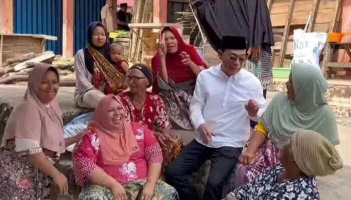 GUS IRAWAN PASARIBU SERAP ASPIRASI DENGAN BERSILATURRAHMI BERSAMA KAUM IBU DI KABUPATEN TAPANULI SELATAN.