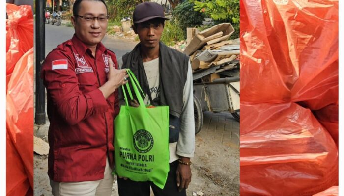 Pimpinan Media Purna Polri, Noven Saputera S.H Turun Kejalan Berbagi Kasih Berikan Paket Sembako