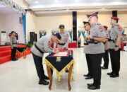 Irjen, Pol DRS. Yan Fitri Halimansah, M.H., Kapolda kepri pimpin upacara serah terima jabatan pejabat utaman polda kepri & Kapolres/Ta Jajaran.