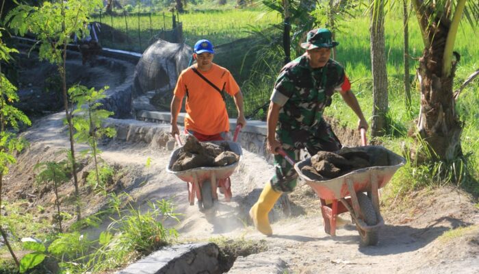 Wujud Nyata Pengabdian TNI Untuk Masyarakat, Kodim 1615/Lombok Timur Bersemangat Bantu Pembangunan Talud Irigasi TMMD Ke-121.