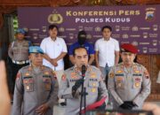 Polres Kudus telah mengamankan Warga Kecamatan Jati yang di duga bisnis jual beli Motor tanpa surat yang Komplid .