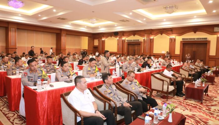 Kapolres Loteng Hadiri Rapat Lintas Sektoral Jelang Pilkada Serentak 2024.