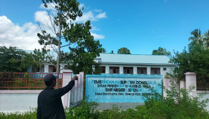 Gedung Bangunan Milyaran SMPN 1 Sirenja Kab. Donggala Terbengkalai, Hingga Di Tumbuhi Rumput – rumput Liar.