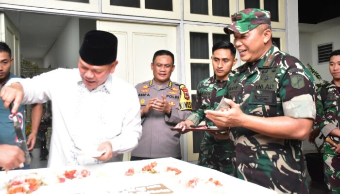 Danrem 132/Tadulako,Brigjen TNI Dody Triwinarto Beri Kejutan Spesial di Ulang Tahun Kapolda Sulawesi Tengah ke-55