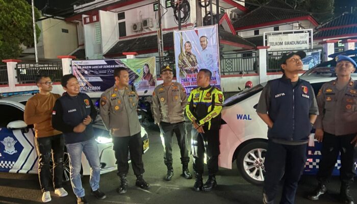 Kepadatan arus libur cuti bersama, Polres Semarang turun ke jalan atasi kemacetan Simpang Bawen.