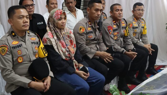 Kapolrestabes Medan Melayat Wakapolsek Medan Timur Akp.Edisman Purba.S.H.,M.H Meninggal Dunia Karena Sakit