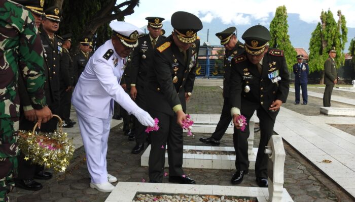 Peringatan HUT Ke-79 TNI, Korem 132/Tadulako Gelar Ziarah Nasional di TMP