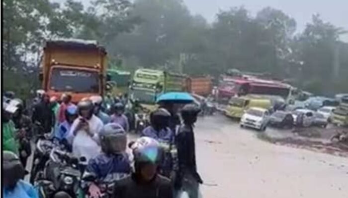 Macet Sitinjau lawik dan beberapa titik Jalan Nasional di SUMBAR