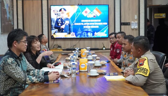 Study banding, Pejabat Polisi Jepang berkunjung ke Polres Semarang.