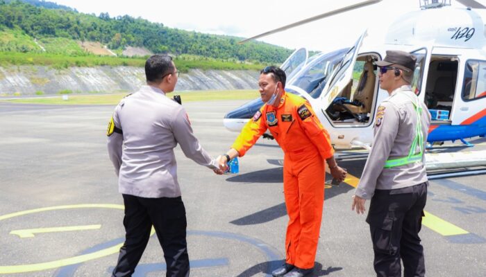 Kapolres Banggai Jemput Jenazah Benny Laos di Bandara Luwuk