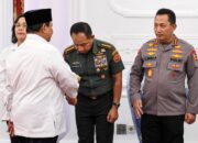 Panglima TNI Hadiri Penandatanganan PP Penghapusan Piutang Macet UMKM di Istana Negara 