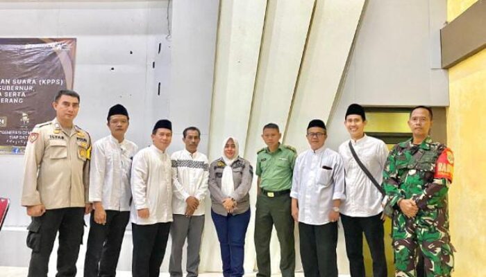 Pelantikan Anggota KPPS Kelurahan Sukamulya untuk Pemilihan Kepala Daerah 2024 Berlangsung Aman dengan Dukungan TNI-Polri.