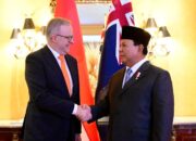 Bersama Menteri Luar Negeri, Bapak Sugiono, menemani Presiden Prabowo Subianto menerima kunjungan Perdana Menteri Australia, Anthony Albanese, pada Kamis, 14 November 2024, di Lima, Peru.