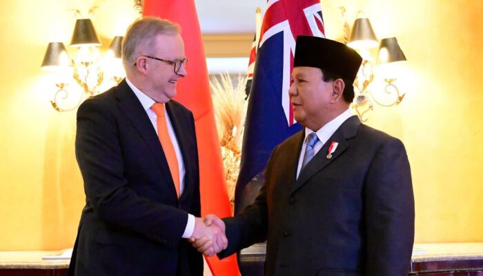 Bersama Menteri Luar Negeri, Bapak Sugiono, menemani Presiden Prabowo Subianto menerima kunjungan Perdana Menteri Australia, Anthony Albanese, pada Kamis, 14 November 2024, di Lima, Peru.