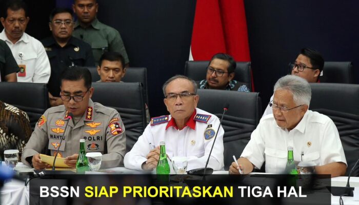 Kepala Badan Siber dan Sandi Negara Republik Indonesia (BSSN RI), Hinsa Siburian ikut serta hadir dalam Rapat Desk Pemberantasan Perjudian Daring dan Desk Keamanan Siber dan Perlindungan Data di Jakarta,