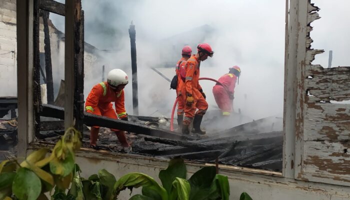 Ditinggal pergi, sebuah rumah di Kupang Ambarawa alami kebakaran.