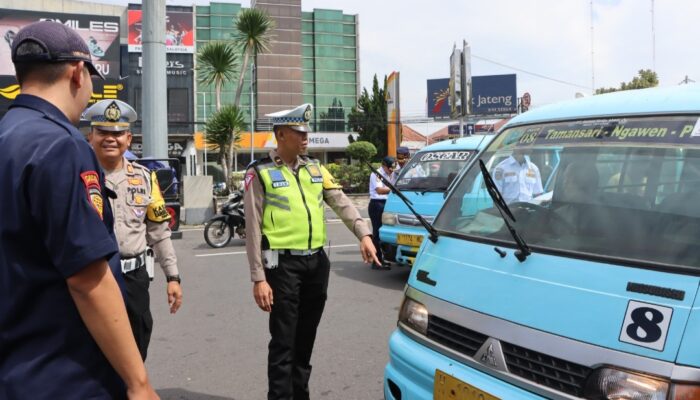 Jelang Nataru, Satlantas Polres Salatiga Bersama Dishub Laksanakan Ramp Check Angkota