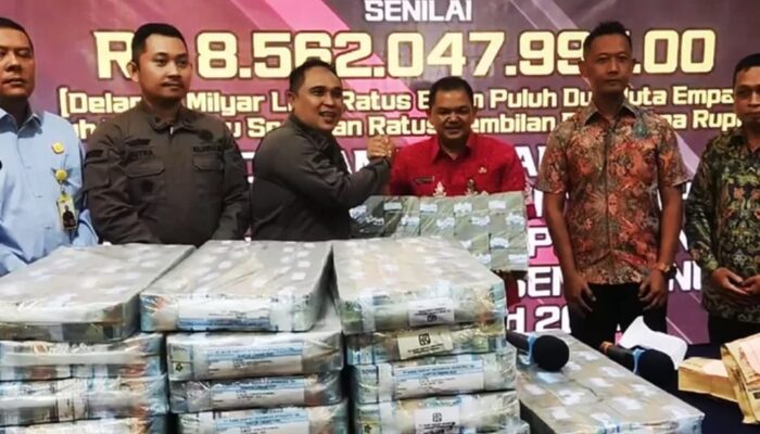 Kejaksaan Negeri (Kejari) Kabupaten Semarang menyerahkan uang pengganti perkara tindak pidana korupsi