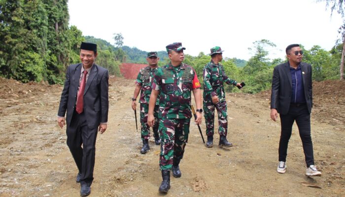 Letkol Alzaki dan Forkopimda Tinjau Pembukaan Jalan 9,6 Kilometer di Morowali