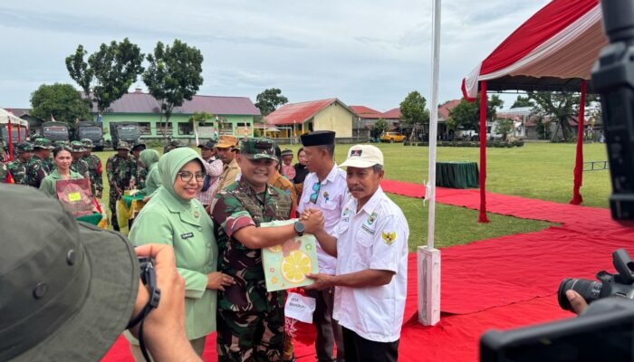 PEMBUKAAN TMMD KE-123: FORKOPIMDA SERAHKAN TALI ASIH UNTUK ANAK STUNTING DI KABUPATEN MOROWALI