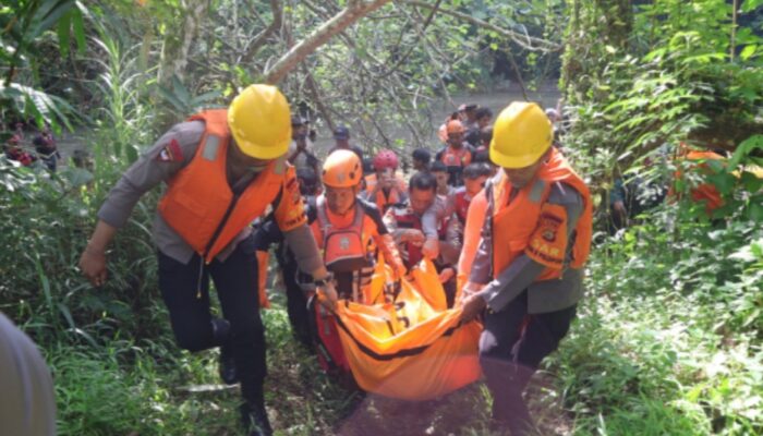 KORBAN TERJATUH DI SUNGAI AYUNG DITEMUKAN MENINGGAL